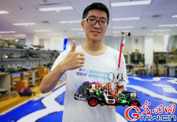 重庆大学现实版“四驱兄弟” 获全国智能车竞赛特等奖
